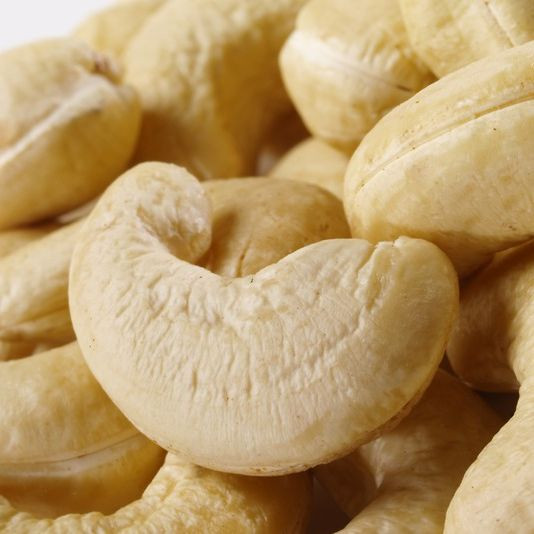 Raw cashew nuts