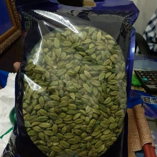 Spices & Herbs Products green cardamom